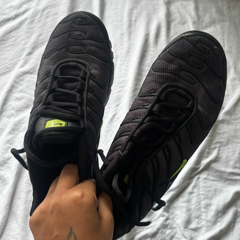 Nike Men's Black and Green Sneakers